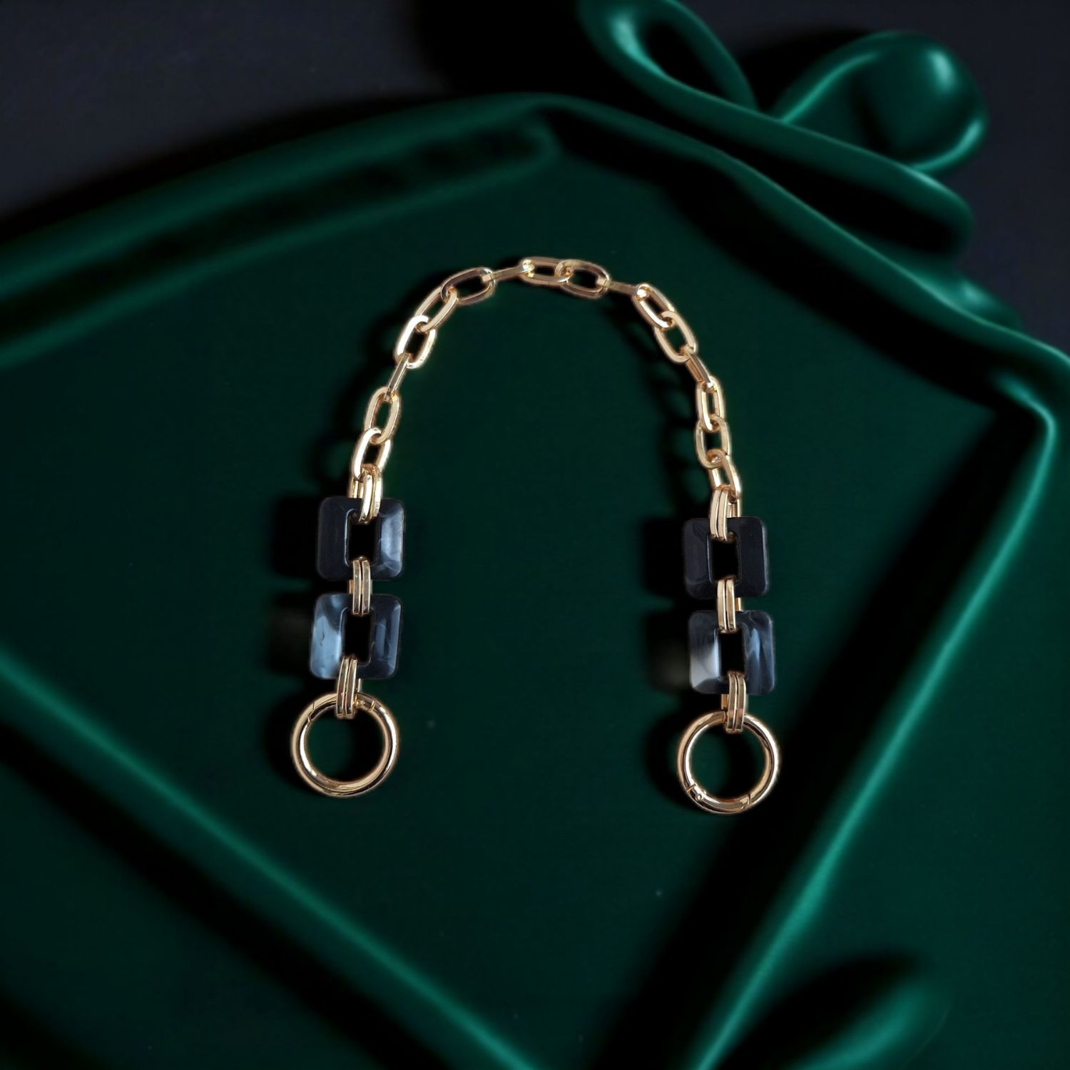 Nildenhobim Altın Renk Aksesuarlı Akrilik Detaylı Çanta Zinciri - Uzunluk : 45 Cm ( Siyah Akrilik )